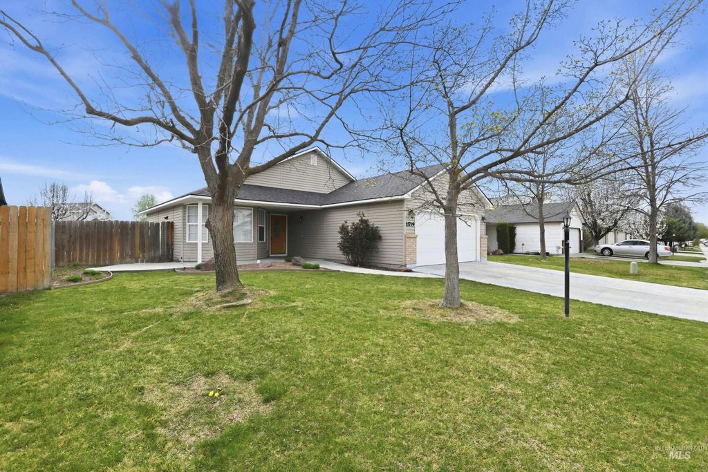 Photo of 11719 W Huckleberry Dr, Nampa, ID 83651 (MLS # 98979639)