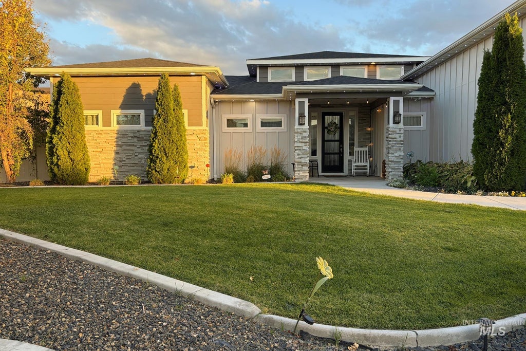 Photo of 2318 Bisbee Pl, Twin Falls, ID 83301 (MLS # 99001535)