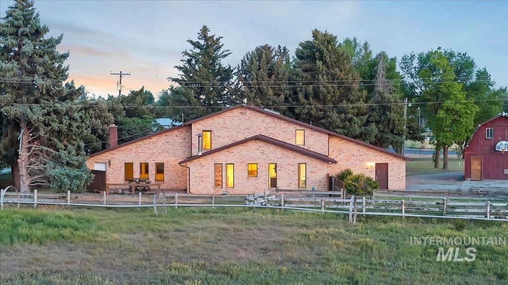 Photo of 1872 E 1750 S, Gooding, ID 83330 (MLS # 98950044)