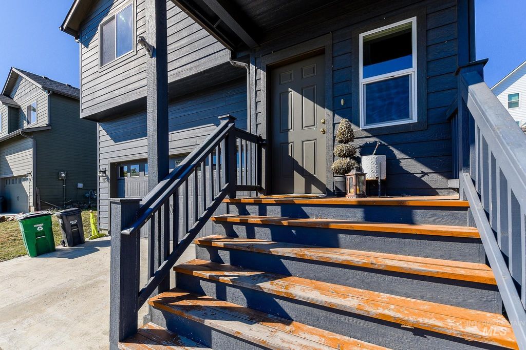 Photo of 1115 Leepike Ct, Moscow, ID 83843 (MLS # 98962714)