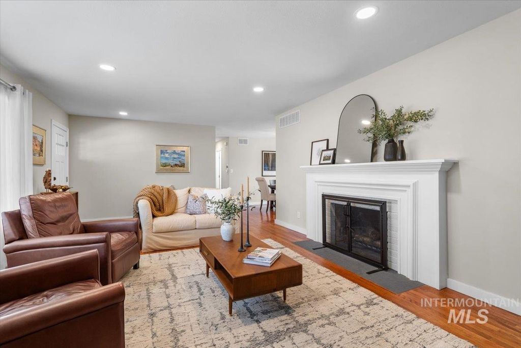 Photo of 4813 W Hillcrest Dr, Boise, ID 83705 (MLS # 98981138)