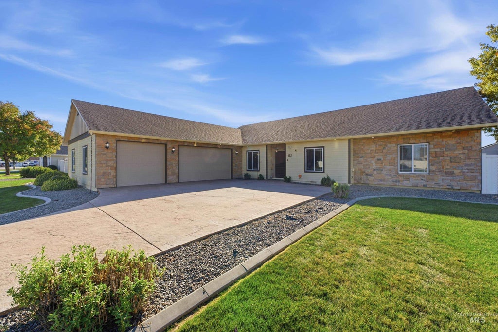 Photo of 83 S Smiley Court, Nampa, ID 83687 (MLS # 99003088)