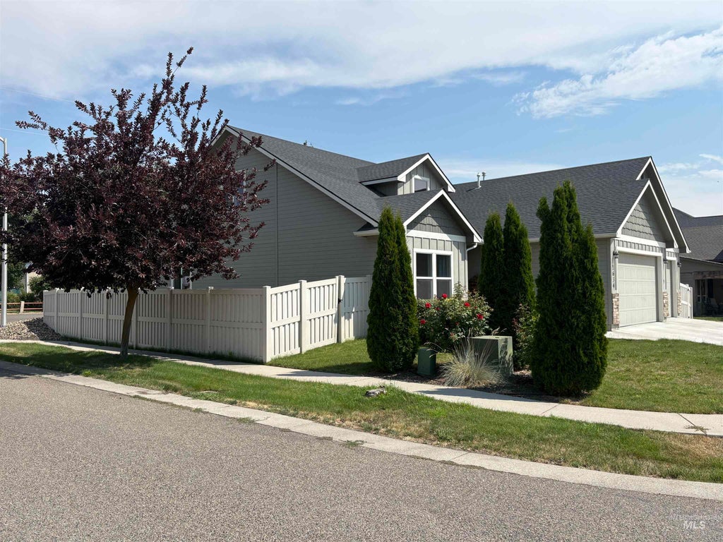Photo of 1634 Oak Ave, Fruitland, ID 83619 (MLS # 98995211)