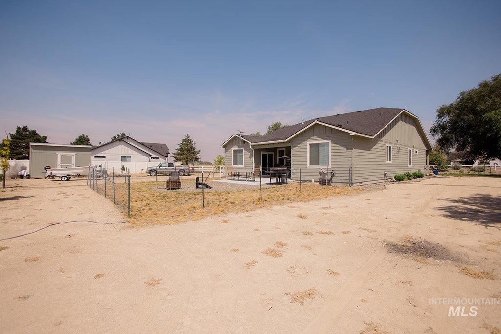 Photo of 865 SE Hamilton Road, Mountain Home, ID 83647 (MLS # 98994645)