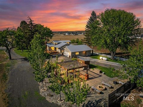 Photo of 1233 E Idaho Blvd, Emmett, ID 83617 (MLS # 98976621)