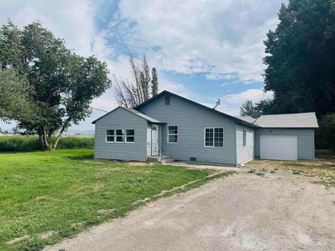 Photo of 102 S 400 W, Rupert, ID 83350 (MLS # 98955444)