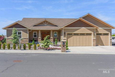 Photo of 3962 Foothill Drive, Lewiston, ID 83501 (MLS # 98945462)
