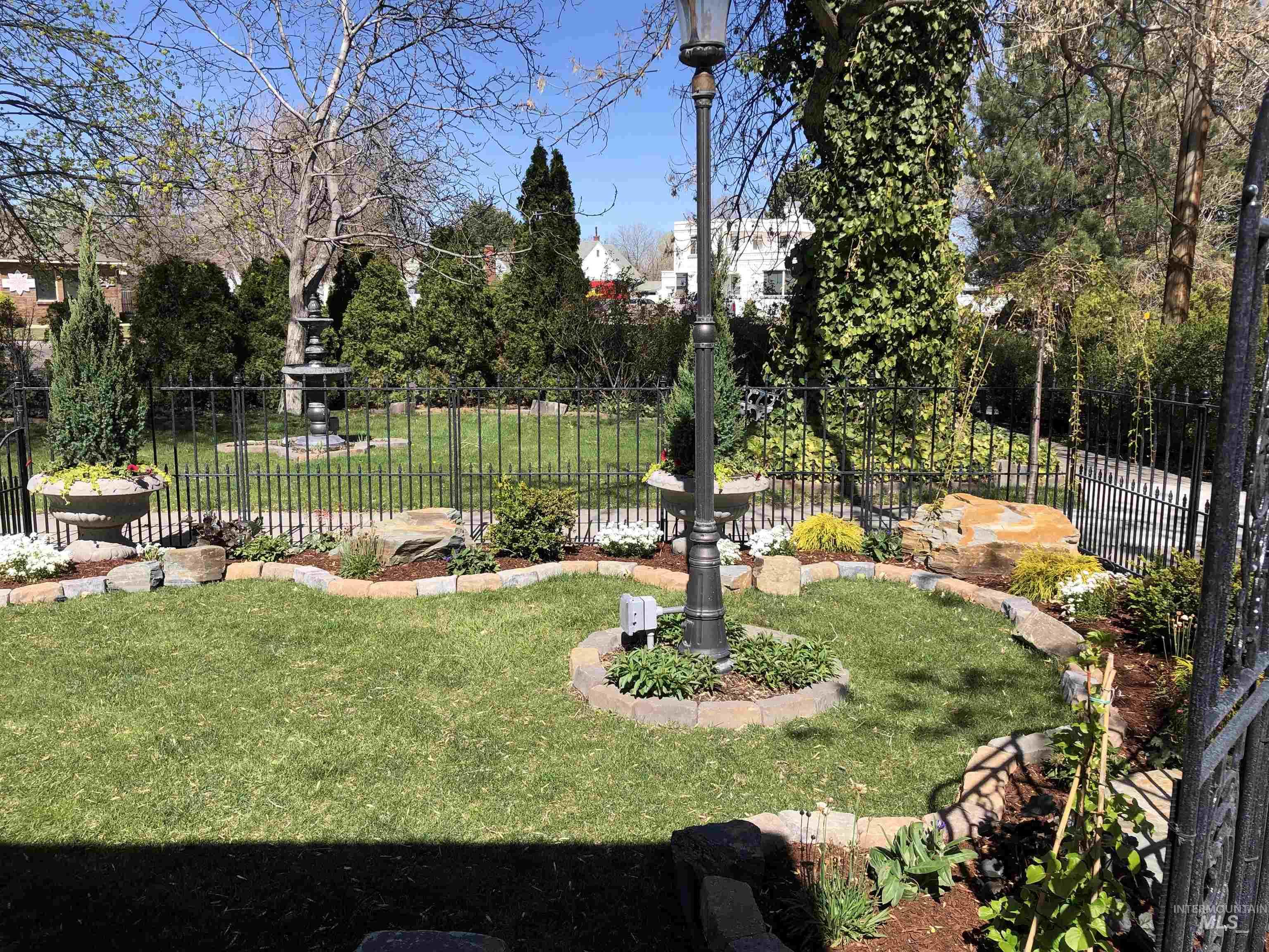 201 10th Avenue North