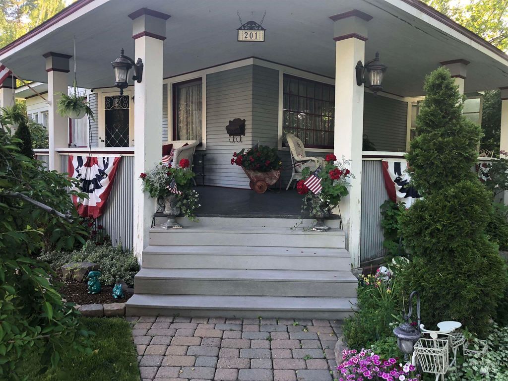 Photo of 201 10th Avenue North Ave, Twin Falls, ID 83301 (MLS # 98963792)