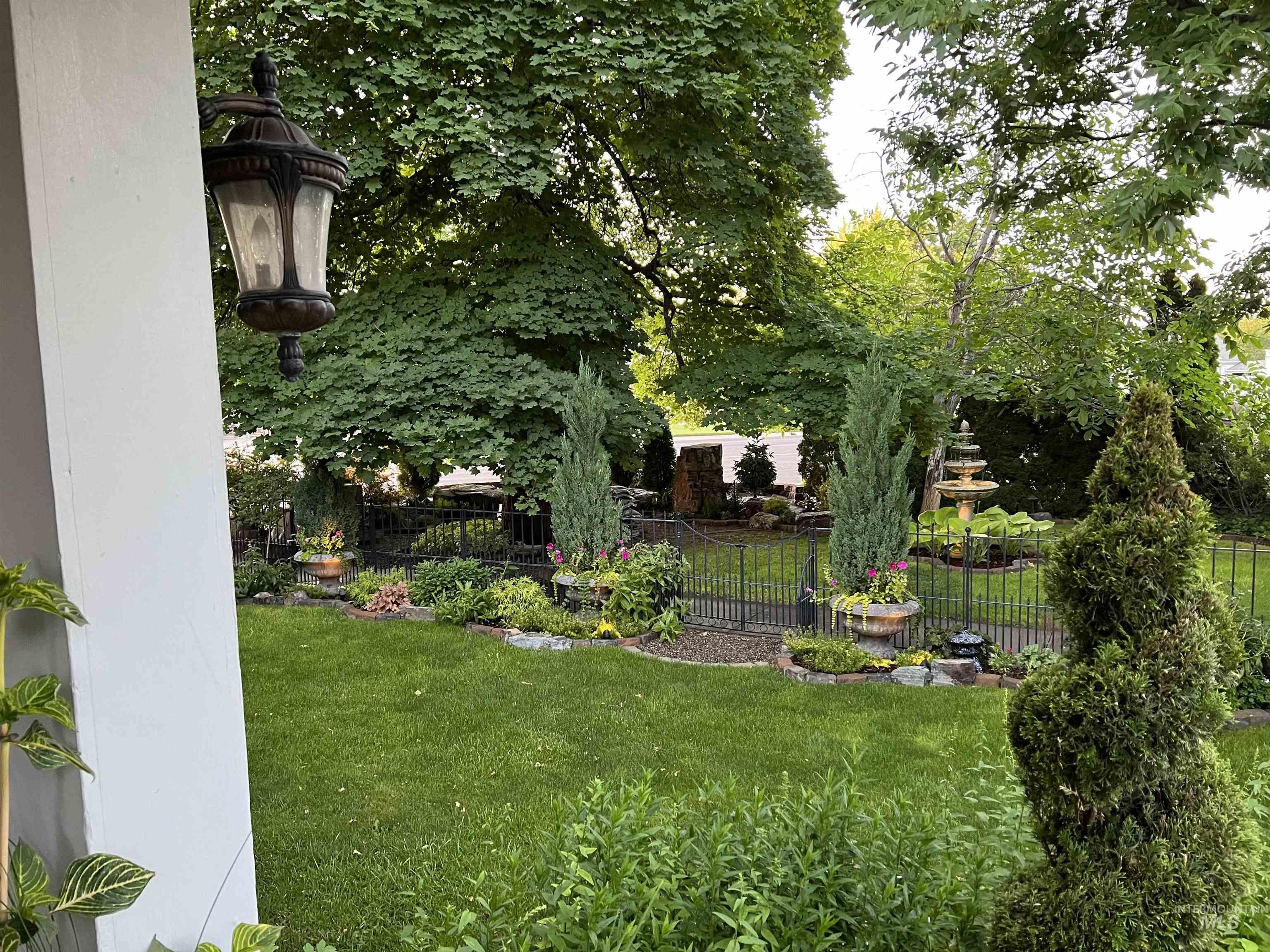 201 10th Avenue North