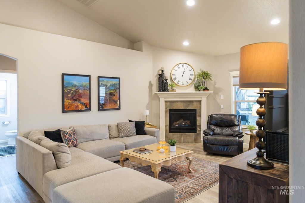 Photo of 641 NW 15th St, Ontario, OR 97914 (MLS # 98972763)