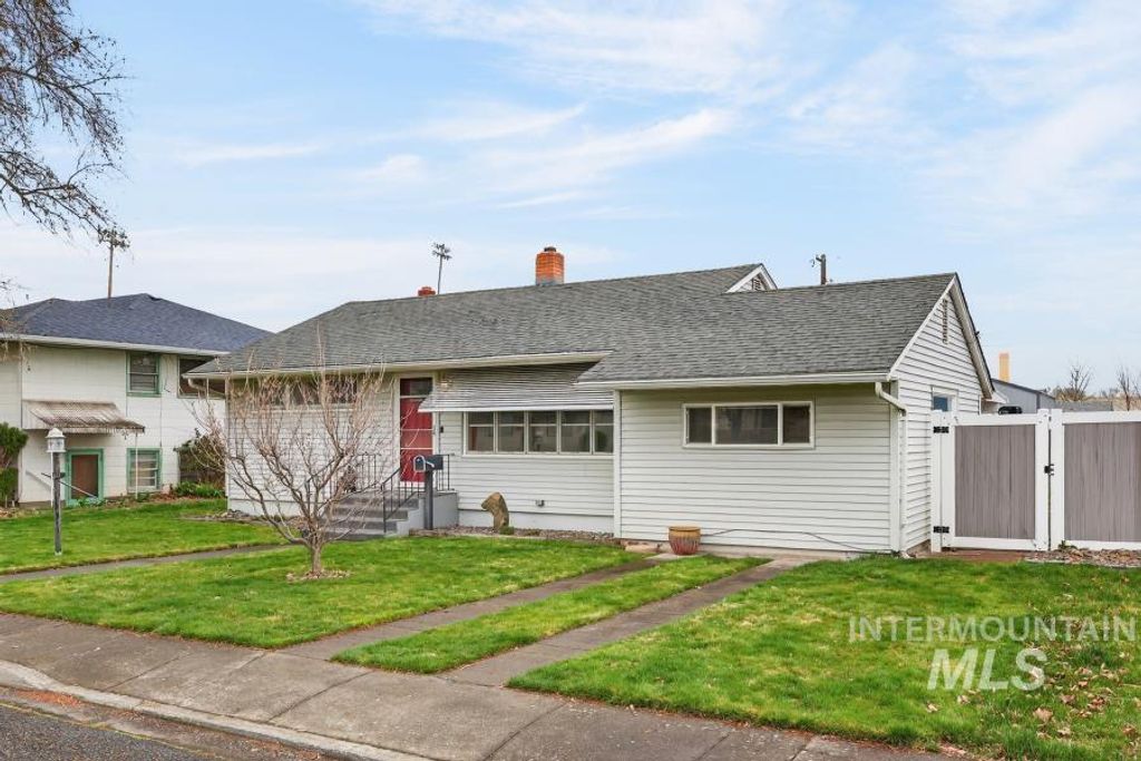 Photo of 1115 5th Street, Clarkston, WA 99403 (MLS # 98979307)