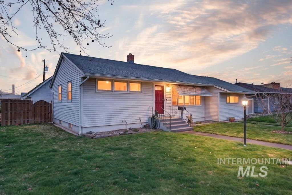 Photo of 1115 5th Street, Clarkston, WA 99403 (MLS # 98979307)