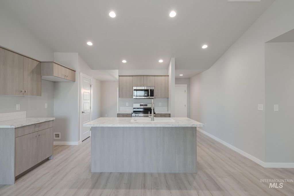 Photo of 285 N Cranesbill Ave, Kuna, ID 83634 (MLS # 98968385)