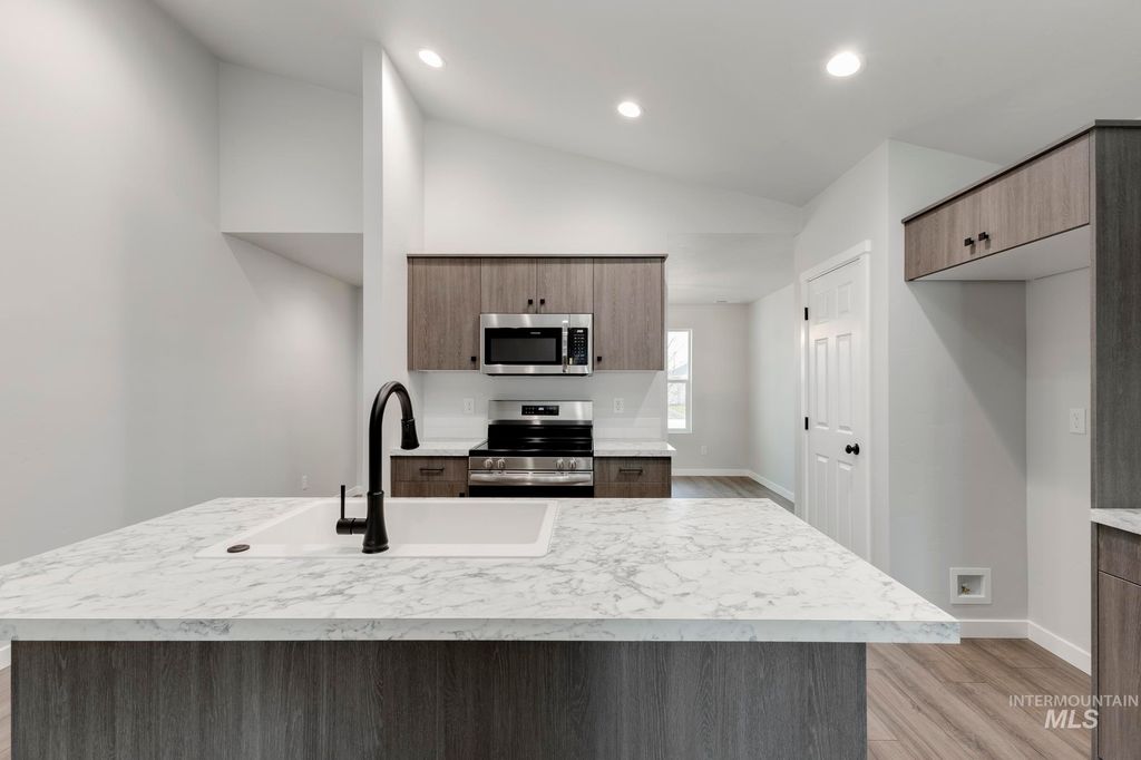 Photo of 285 N Cranesbill Ave, Kuna, ID 83634 (MLS # 98968385)