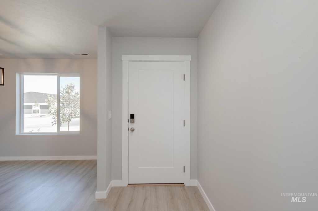 Photo of 285 N Cranesbill Ave, Kuna, ID 83634 (MLS # 98968385)