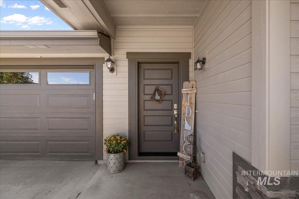 Photo of 12719 W Hidden Point Drive, Star, ID 83669 (MLS # 98975433)