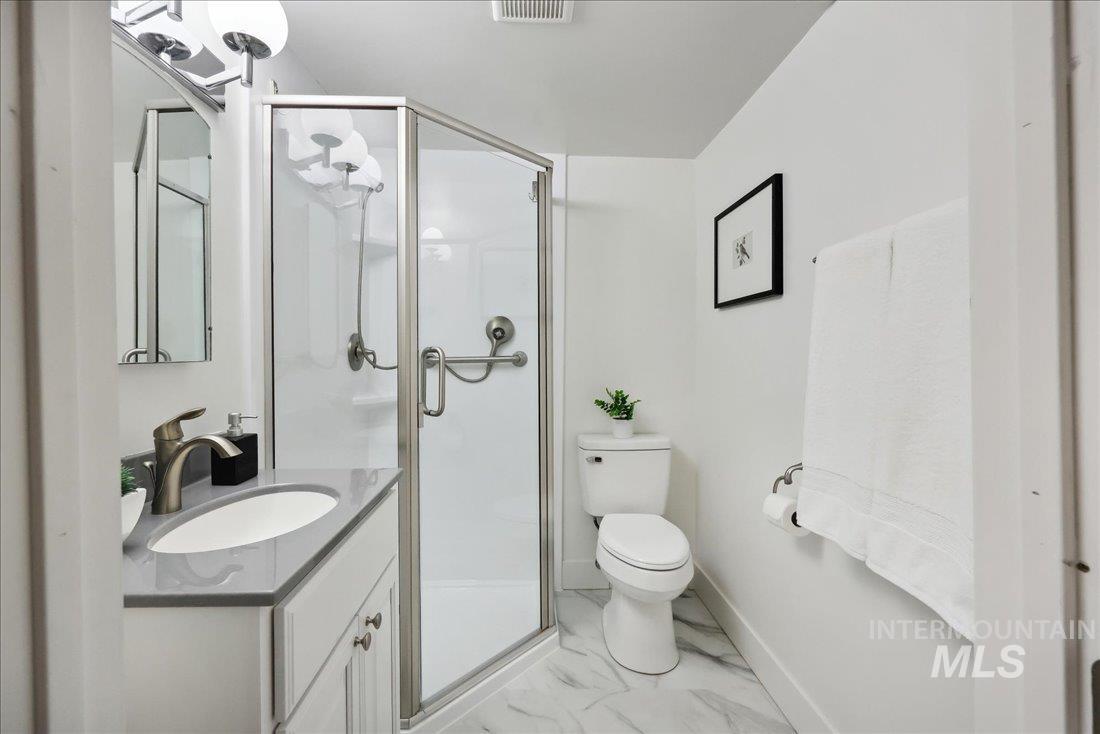 Boise, Idaho 83702, United States, 4 Bedrooms Bedrooms, ,3 BathroomsBathrooms,Residential,Active,135329