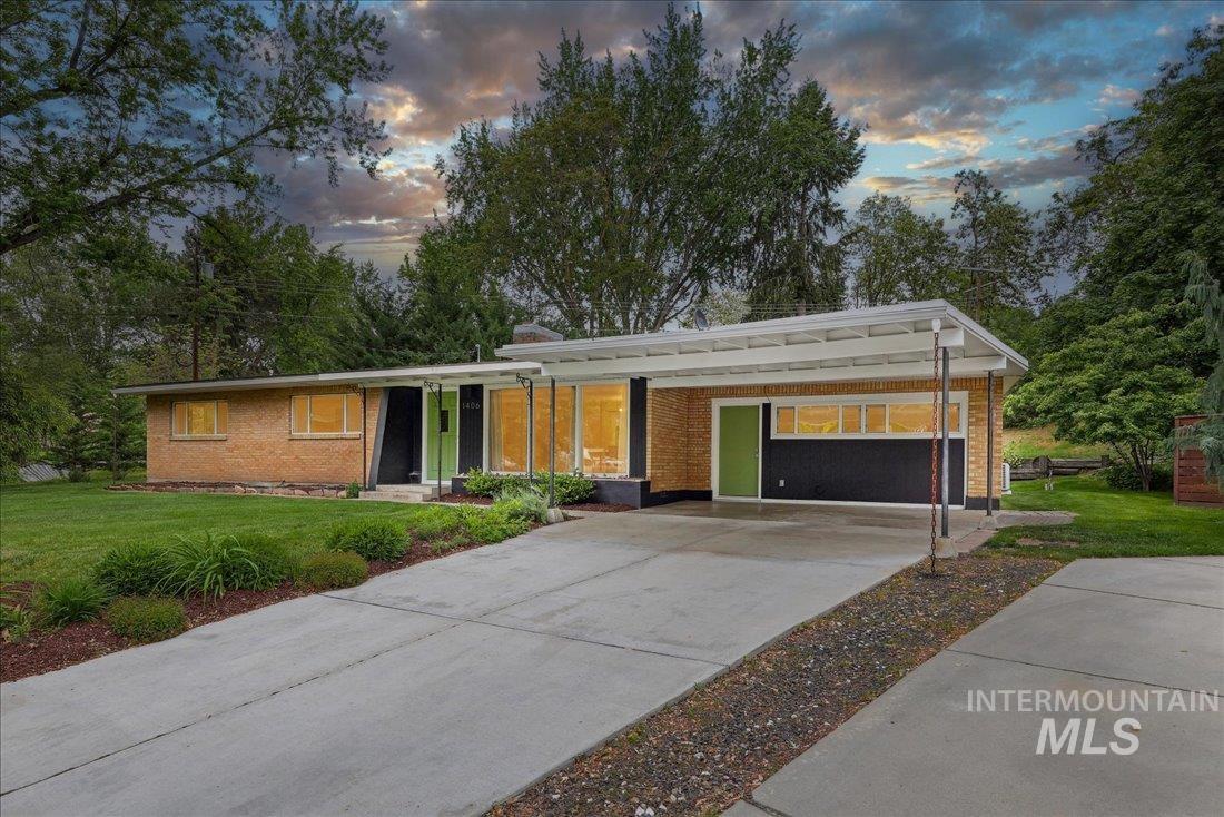 Boise, Idaho 83702, United States, 4 Bedrooms Bedrooms, ,3 BathroomsBathrooms,Residential,Active,135329