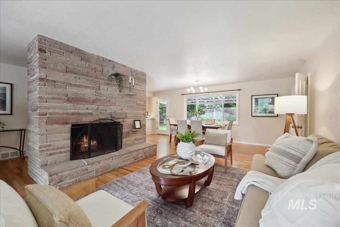 Boise, Idaho 83702, United States, 4 Bedrooms Bedrooms, ,3 BathroomsBathrooms,Residential,Active,135329