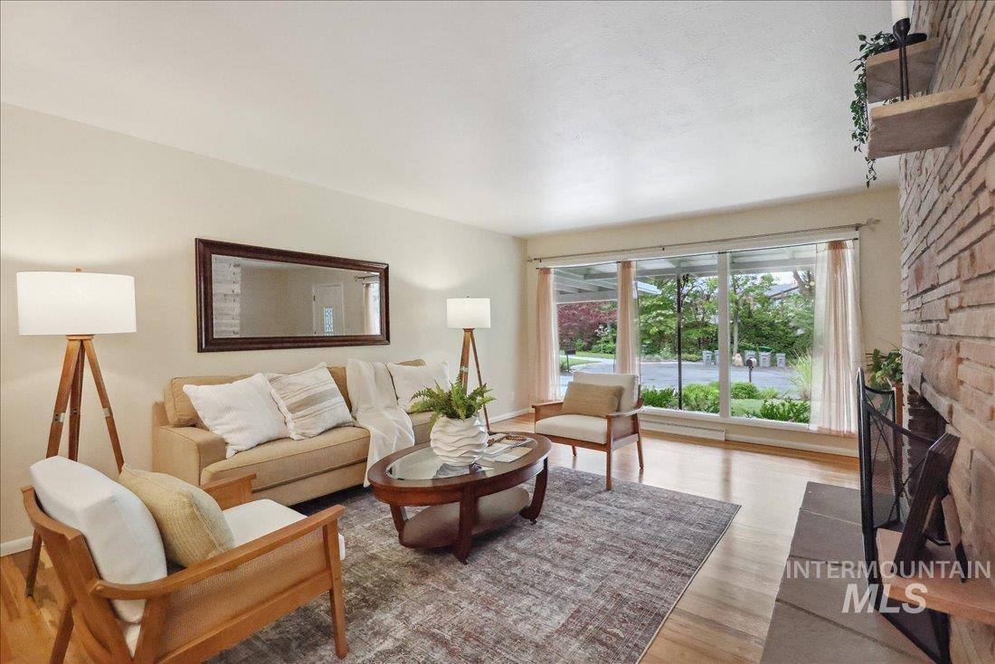 Boise, Idaho 83702, United States, 4 Bedrooms Bedrooms, ,3 BathroomsBathrooms,Residential,Active,135329