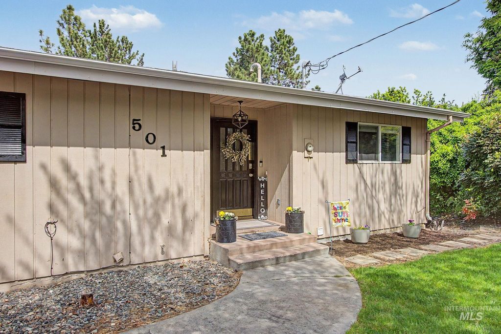 Photo of 501 Karin Avenue, Lewiston, ID 83501 (MLS # 98982984)