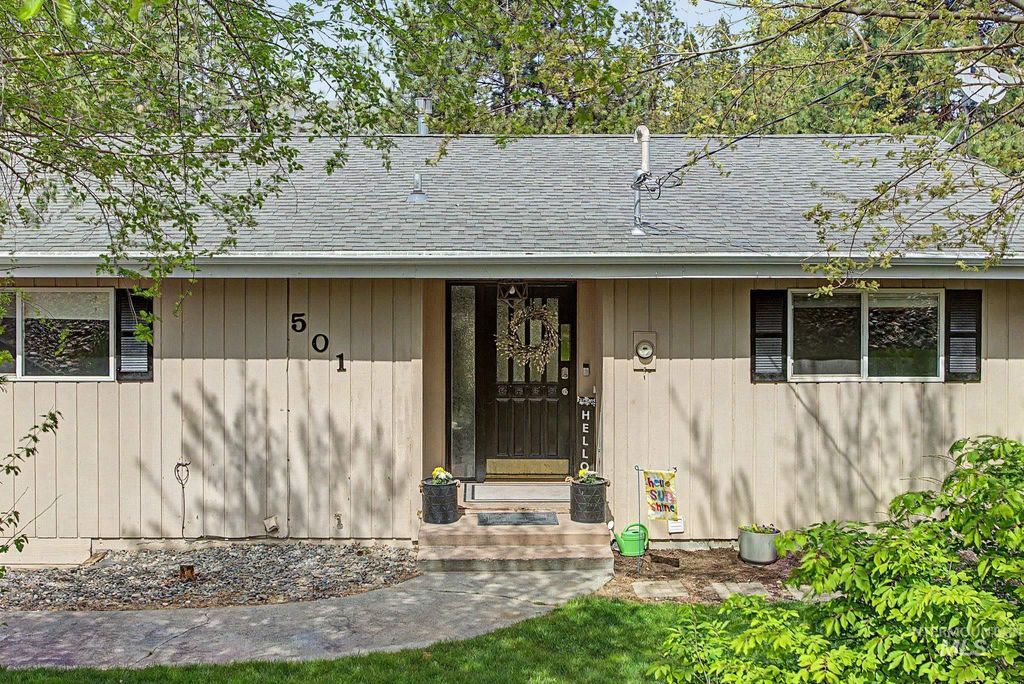 Photo of 501 Karin Avenue, Lewiston, ID 83501 (MLS # 98982984)