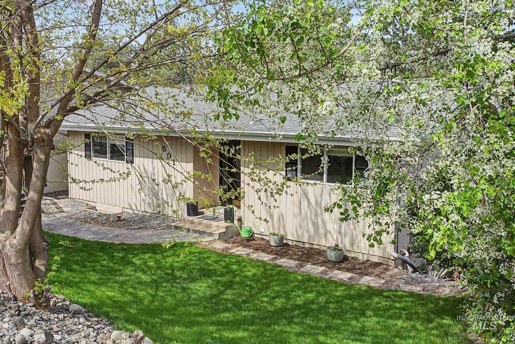 Photo of 501 Karin Avenue, Lewiston, ID 83501 (MLS # 98982984)