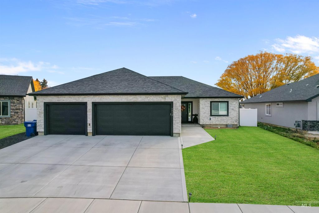 Photo of 1512 Bird Farm Dr, Jerome, ID 83338 (MLS # 98964737)