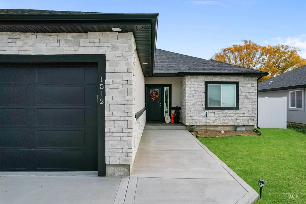 Photo of 1512 Bird Farm Dr, Jerome, ID 83338 (MLS # 98964737)