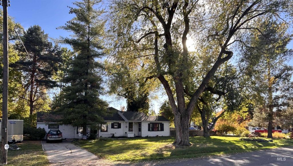 Photo of 1711 Malad Street, Boise, ID 83705 (MLS # 98965614)