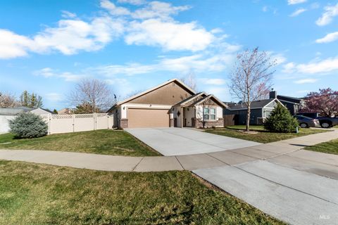 Photo of 548 N Ripplerock Pl, Star, ID 83669 (MLS # 98981463)