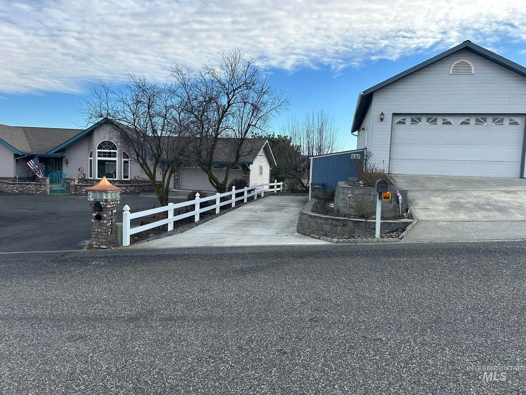 Photo of 435 Teresa Court, Clarkston, WA 99403 (MLS # 98976356)