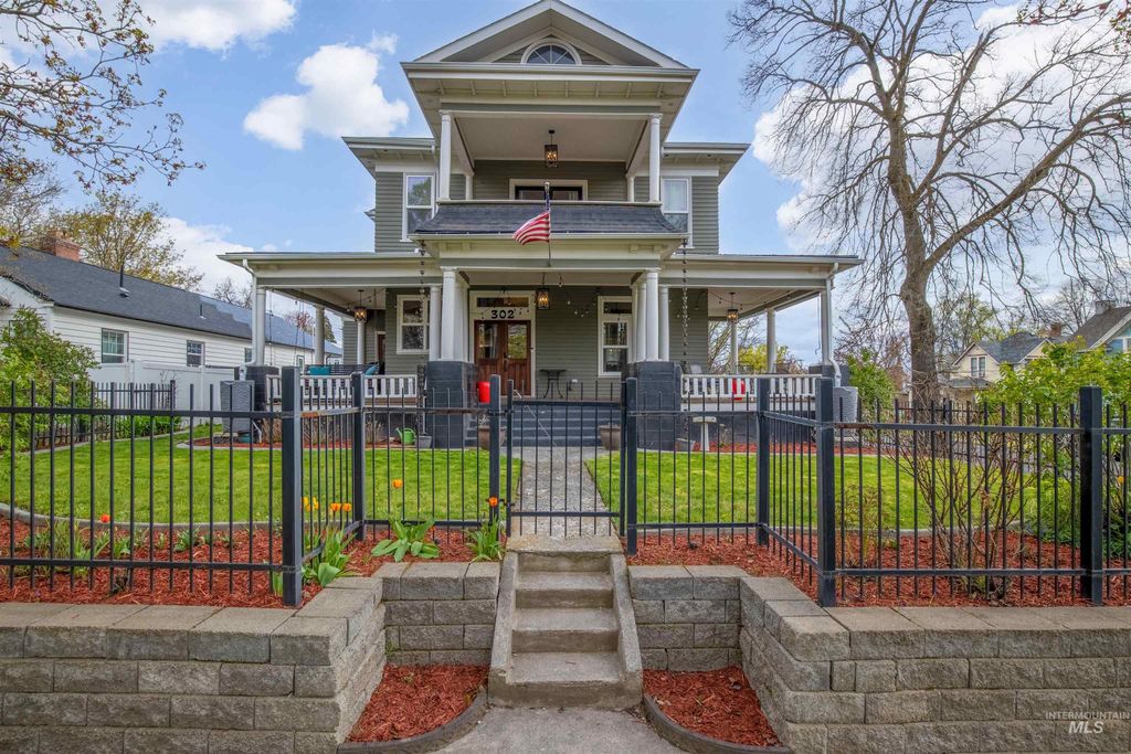 Photo of 302 4th Ave, Lewiston, ID 83501 (MLS # 98935788)