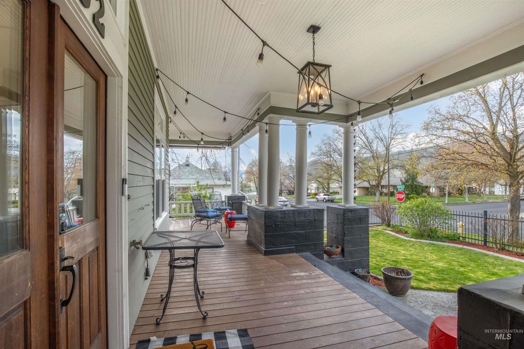 Photo of 302 4th Ave, Lewiston, ID 83501 (MLS # 98935788)