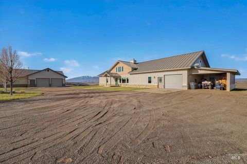 Photo of 2195 Kilborn Lane, Mesa, ID 83643 (MLS # 98967270)