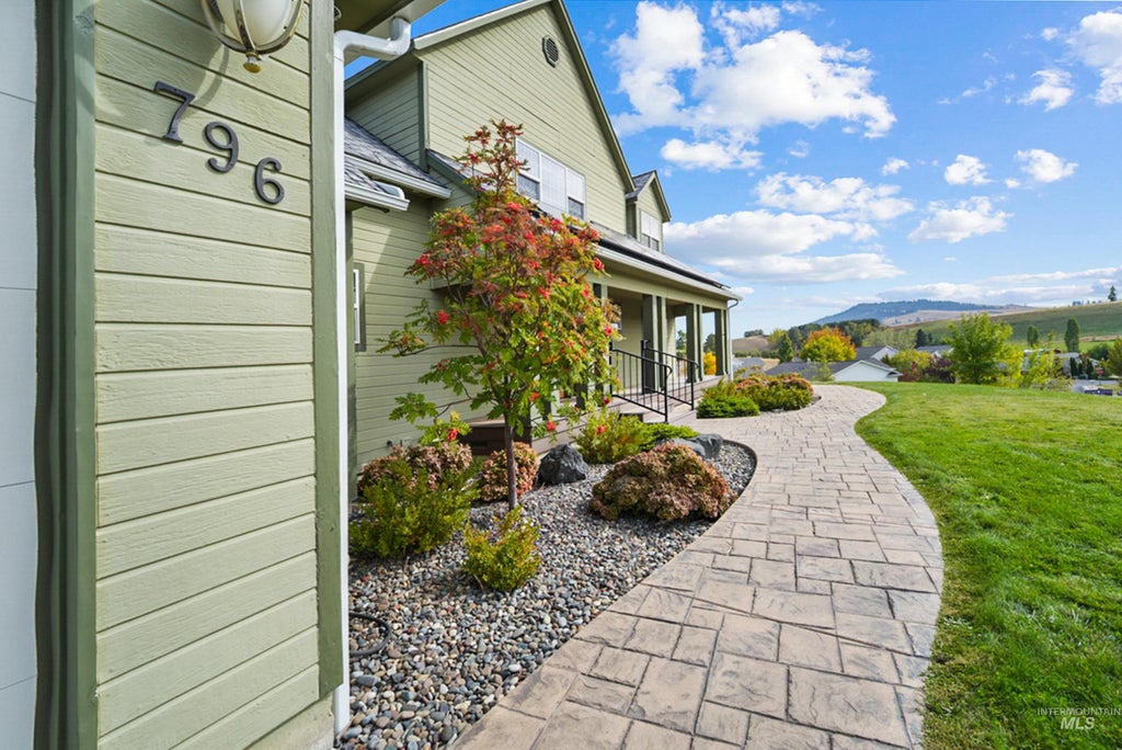 Photo of 796 Panorama Drive, Moscow, ID 83843 (MLS # 99002559)