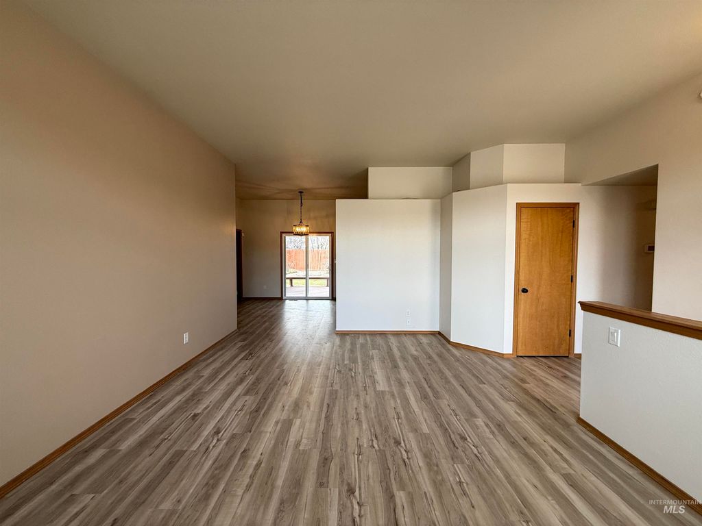 Photo of 6169 N Portsmouth Ave, Boise, ID 83714 (MLS # 98973411)