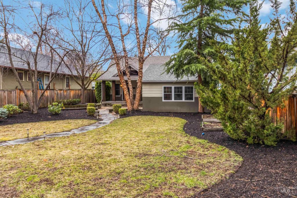 Photo of 1113 N 20th St, Boise, ID 83702 (MLS # 98977191)