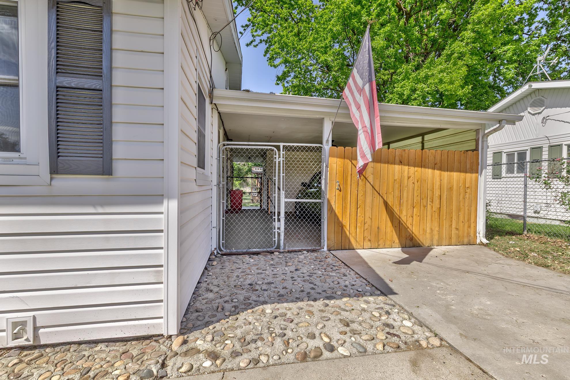 1035 N 7th Ave N