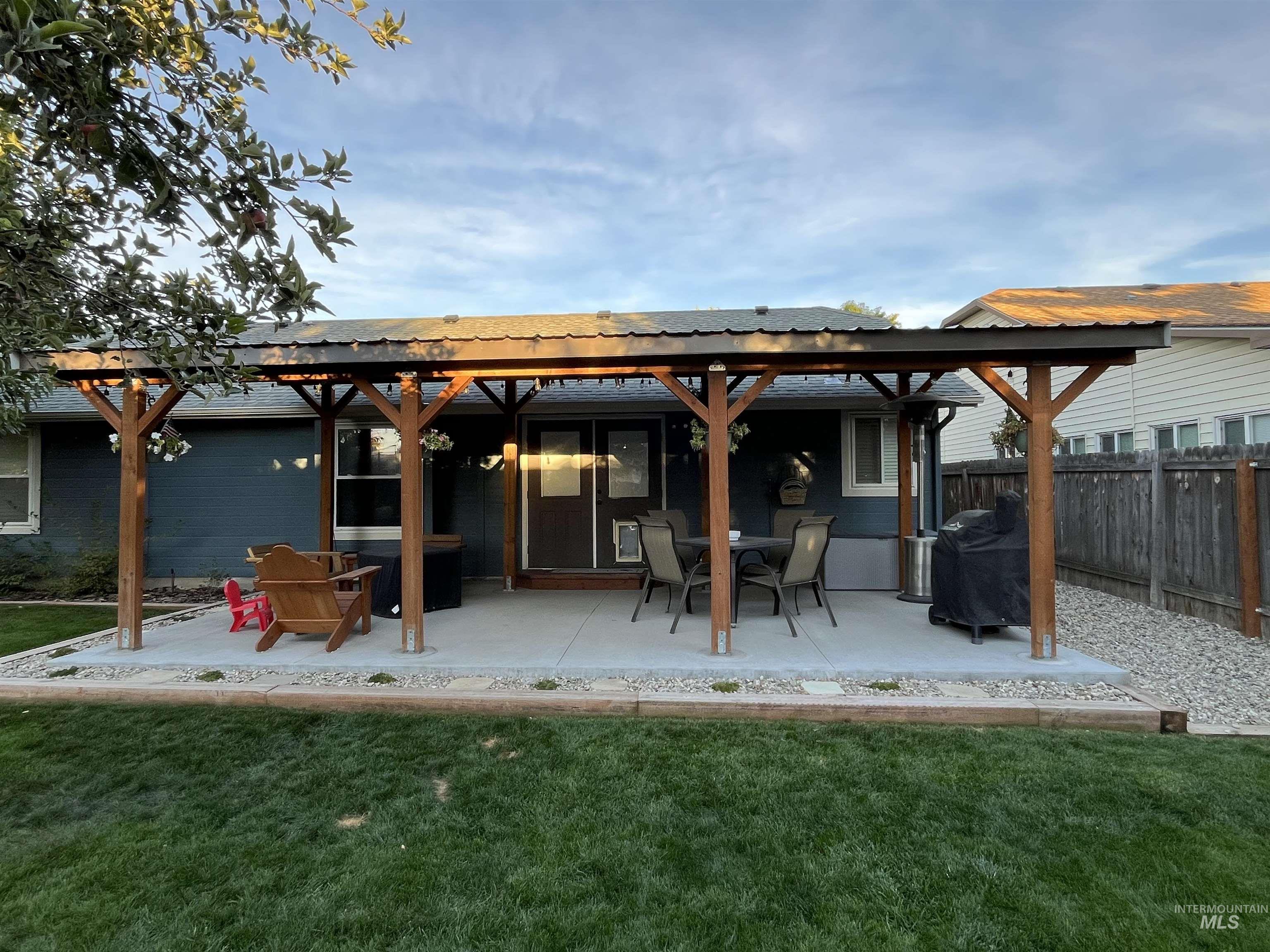 Meridian, Idaho 83646, United States, 3 Bedrooms Bedrooms, ,2 BathroomsBathrooms,Residential,Pending,118798