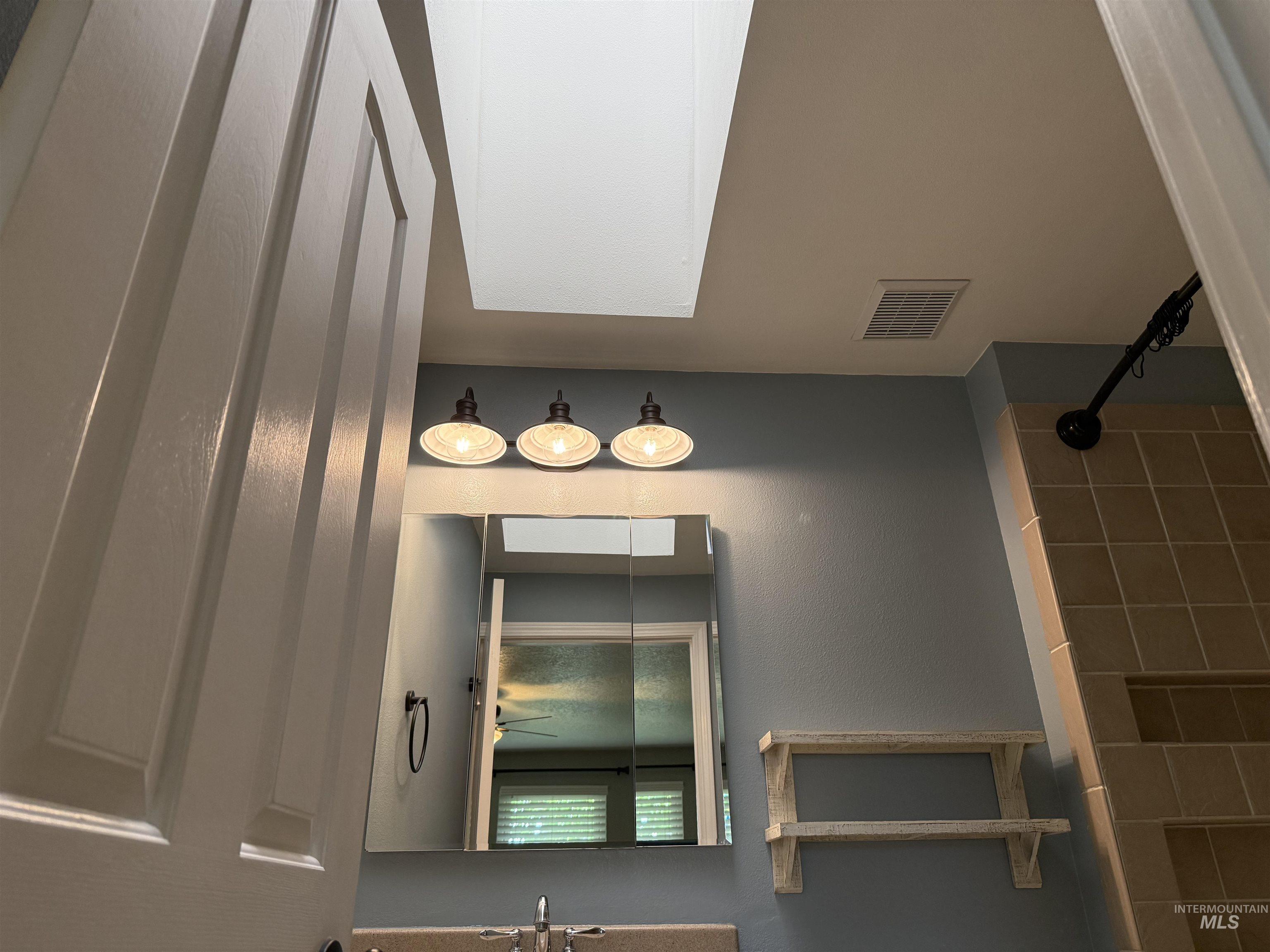 Meridian, Idaho 83646, United States, 3 Bedrooms Bedrooms, ,2 BathroomsBathrooms,Residential,Pending,118798