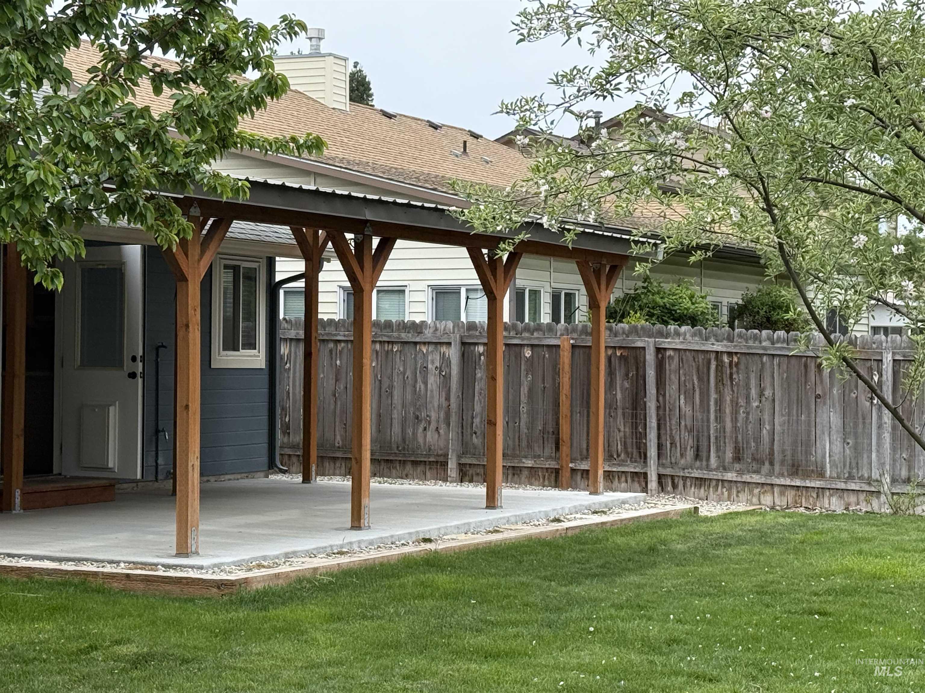 Meridian, Idaho 83646, United States, 3 Bedrooms Bedrooms, ,2 BathroomsBathrooms,Residential,Pending,118798