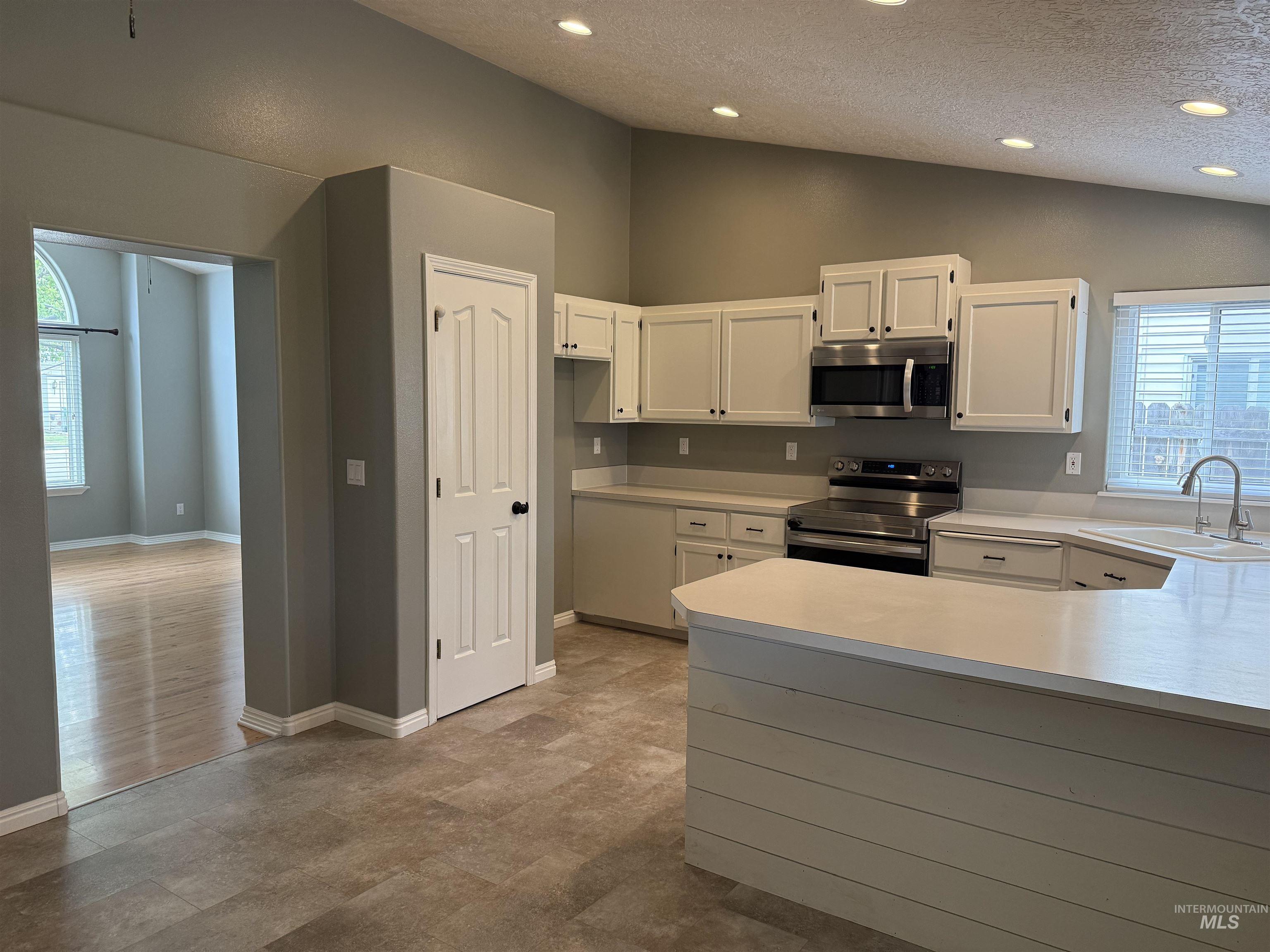 Meridian, Idaho 83646, United States, 3 Bedrooms Bedrooms, ,2 BathroomsBathrooms,Residential,Pending,118798