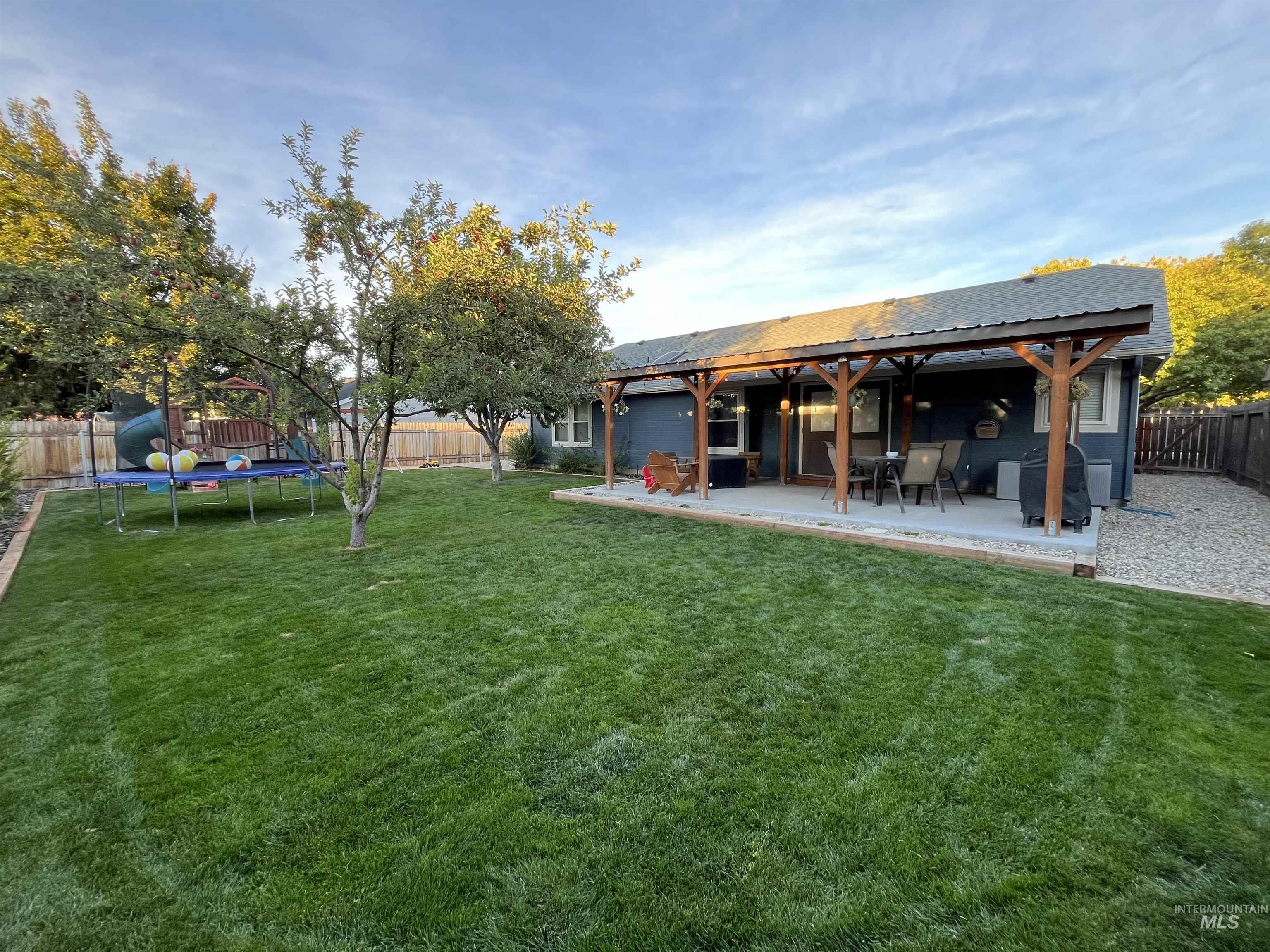 Meridian, Idaho 83646, United States, 3 Bedrooms Bedrooms, ,2 BathroomsBathrooms,Residential,Pending,118798