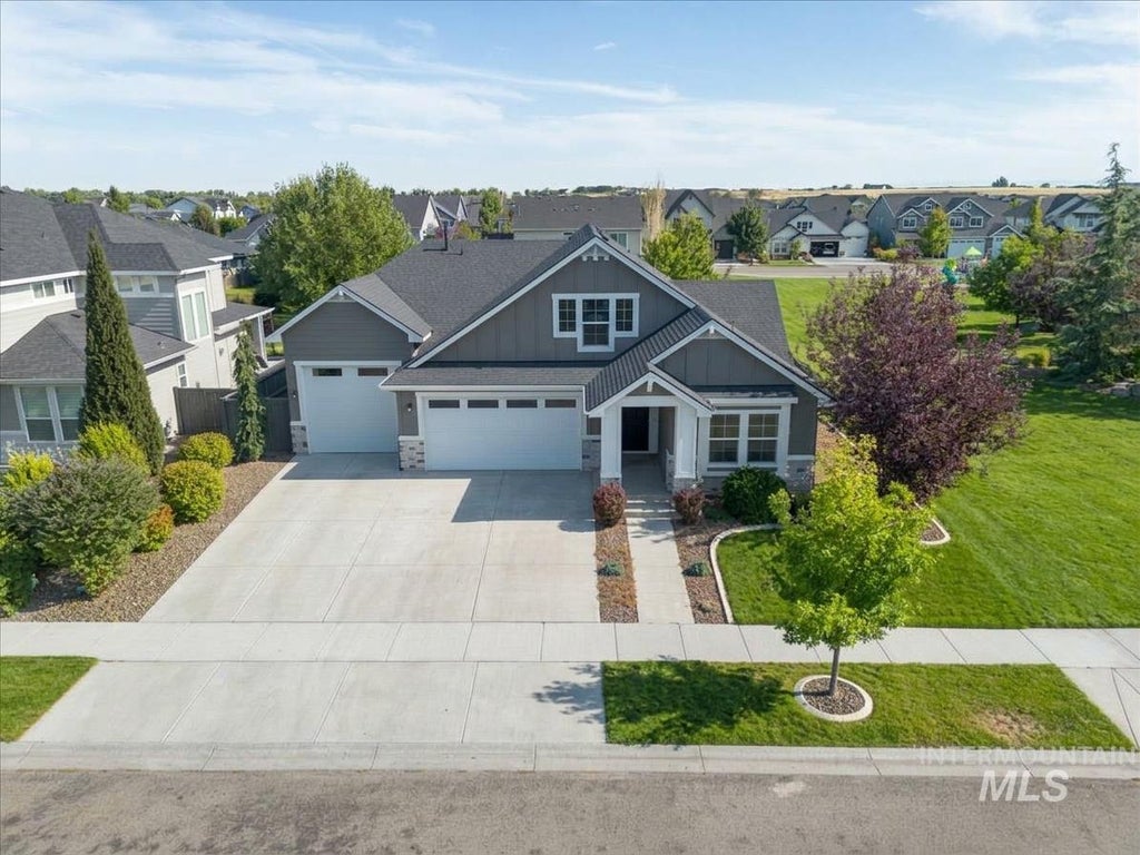 Photo of 3901 E Woodville Dr, Meridian, ID 83642 (MLS # 98999822)