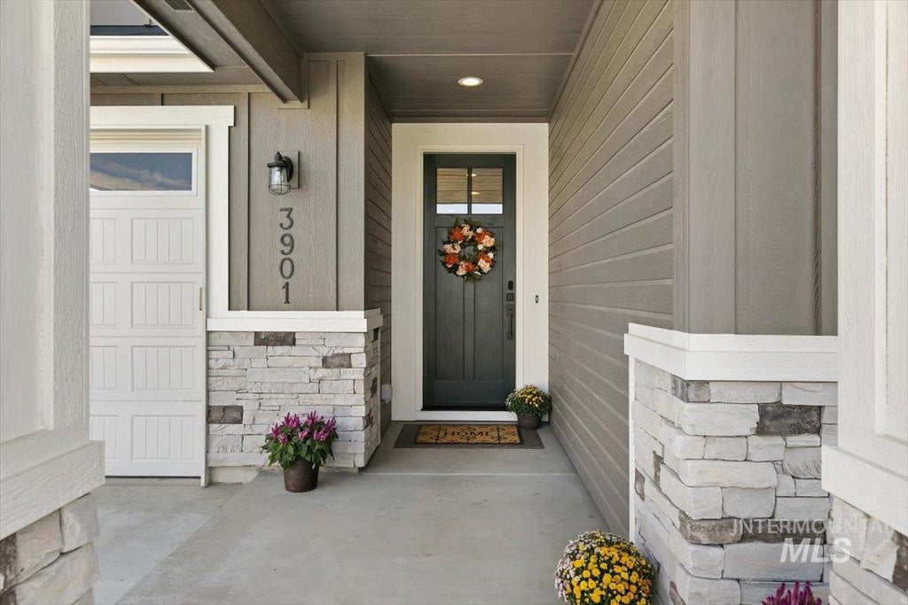 Photo of 3901 E Woodville Dr, Meridian, ID 83642 (MLS # 98999822)
