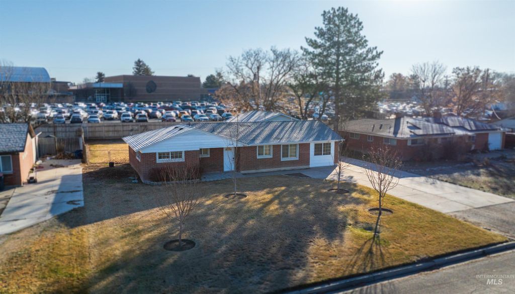 Photo of 554 Lynwood Blvd, Twin Falls, ID 83301 (MLS # 98973652)