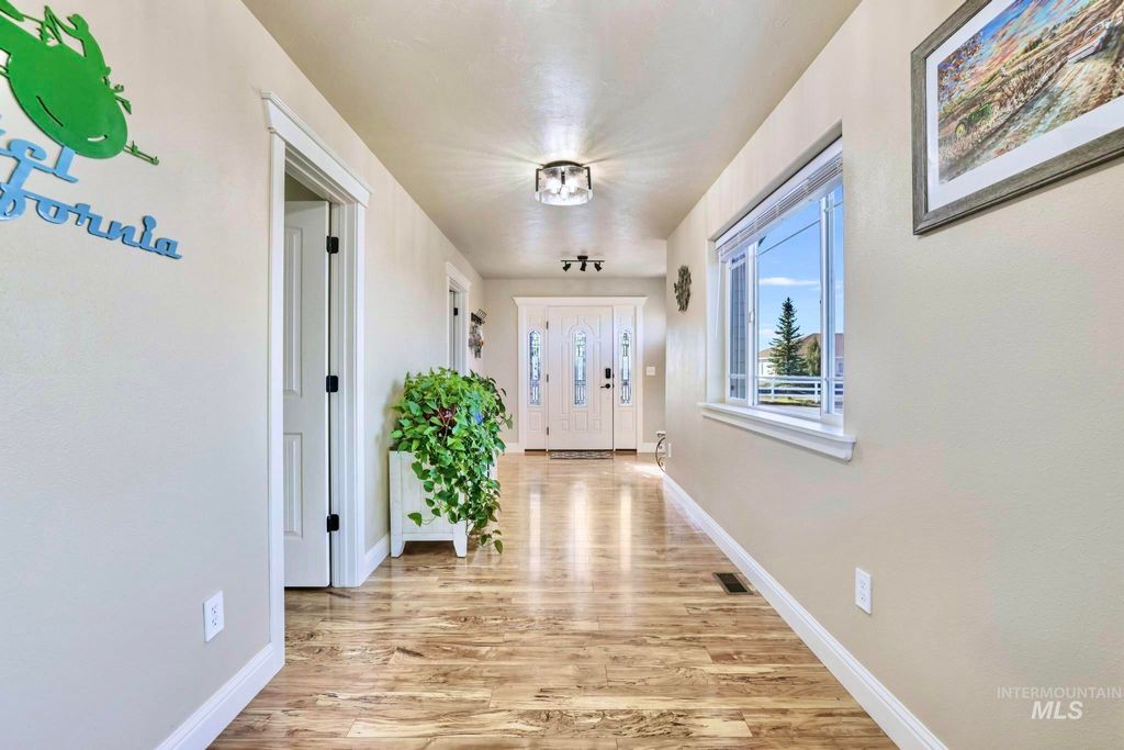 Photo of 560 Riverview Drive, Gooding, ID 83330 (MLS # 98975221)