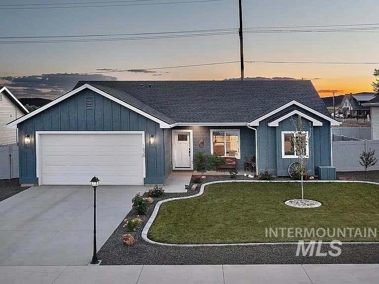 Photo of 907 Sierra St, Vale, OR 97918 (MLS # 98997340)